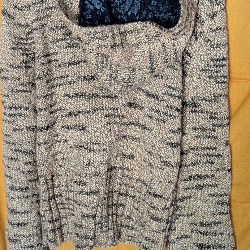 Buckle Brand Women's Hooded Sweater - Picture 7 of 7